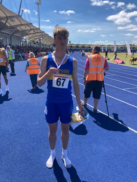 Paul_Sanderson5's tweet photo. Two Shropshire medals so far today at the England Schools Champs in Manchester, to add to Tegan Stoddart's silver in the SG shot yesterday. Gold for Zoe Gilbody, IG 1500m and bronze for Jack Kinrade IB 800m. More events to come. Getting ready for the parade. https://t.co/5vnhkyotnx