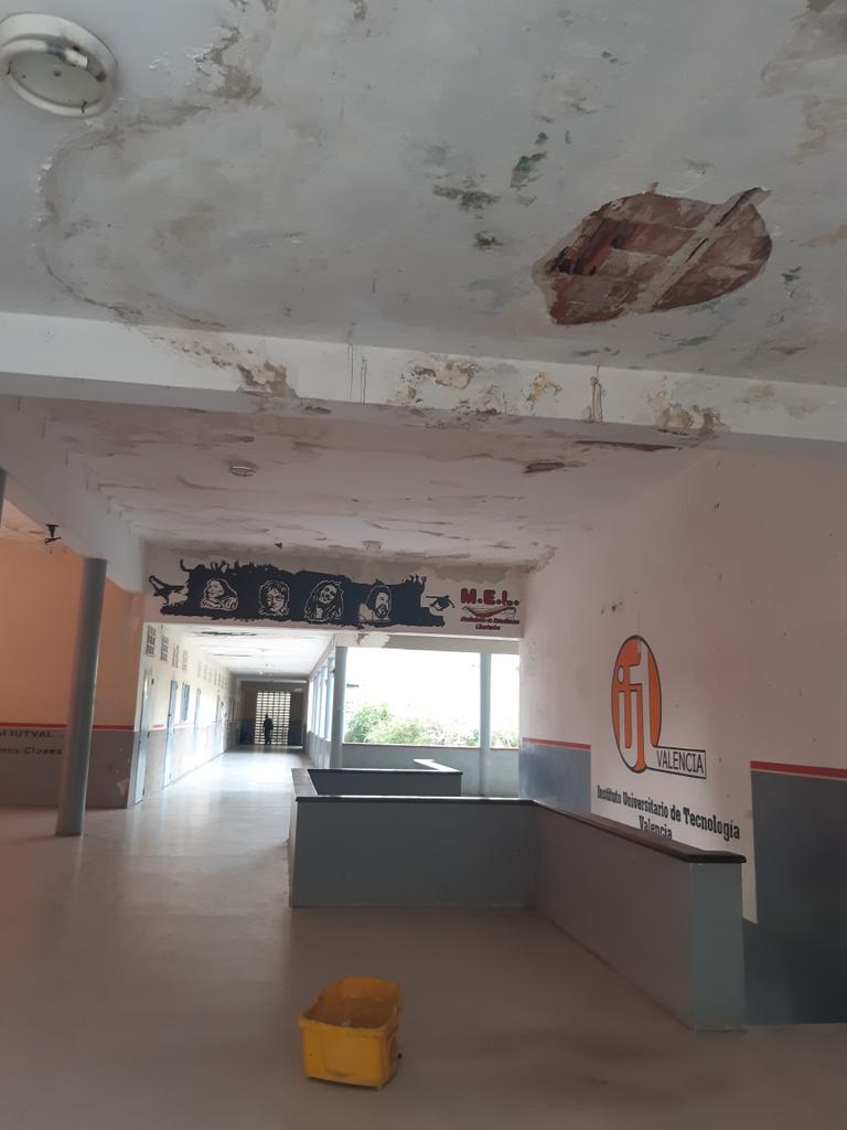 PhieriMoreno's tweet photo. @rafaellacava10 @jcfuenmayor El pueblo del sur también necesita que sus hijos vayan a universidades y la casa de estudios más cercana a ellos es la Universidad Politécnica Territorial de Valencia que requiere reparación en su infraestructura y reactivar los baños, comedor, biblioteca, transporte, cafetin... https://t.co/JBNuBXKjiC