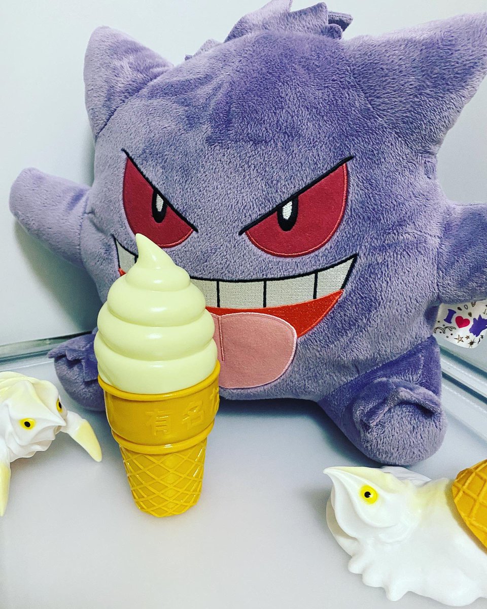 capy_power78's tweet photo. @Science_Patrols さんの有名なコーン！
蓄光仕様で欲しかったヤツ！
我が家のアイス達と😋

#SCIENCEPATROLS #sofvi #sofvitoy #sofubi https://t.co/ElENHZrLDs