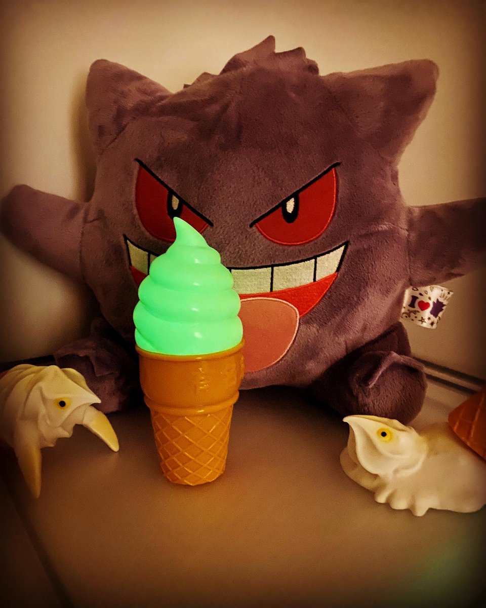 capy_power78's tweet photo. @Science_Patrols さんの有名なコーン！
蓄光仕様で欲しかったヤツ！
我が家のアイス達と😋

#SCIENCEPATROLS #sofvi #sofvitoy #sofubi https://t.co/ElENHZrLDs