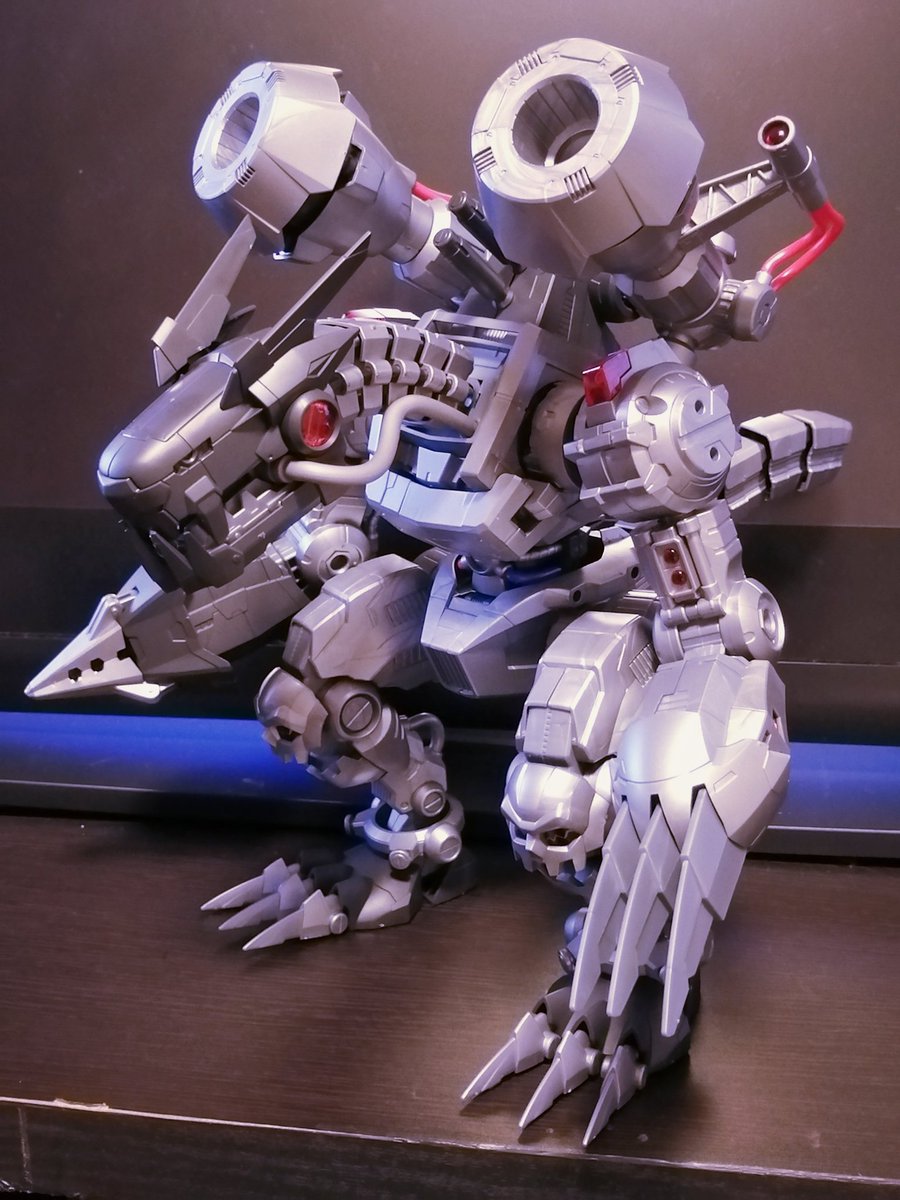 衝動買いしたムゲンドラモンのプラモデル完成しました。いつ見ても秀逸