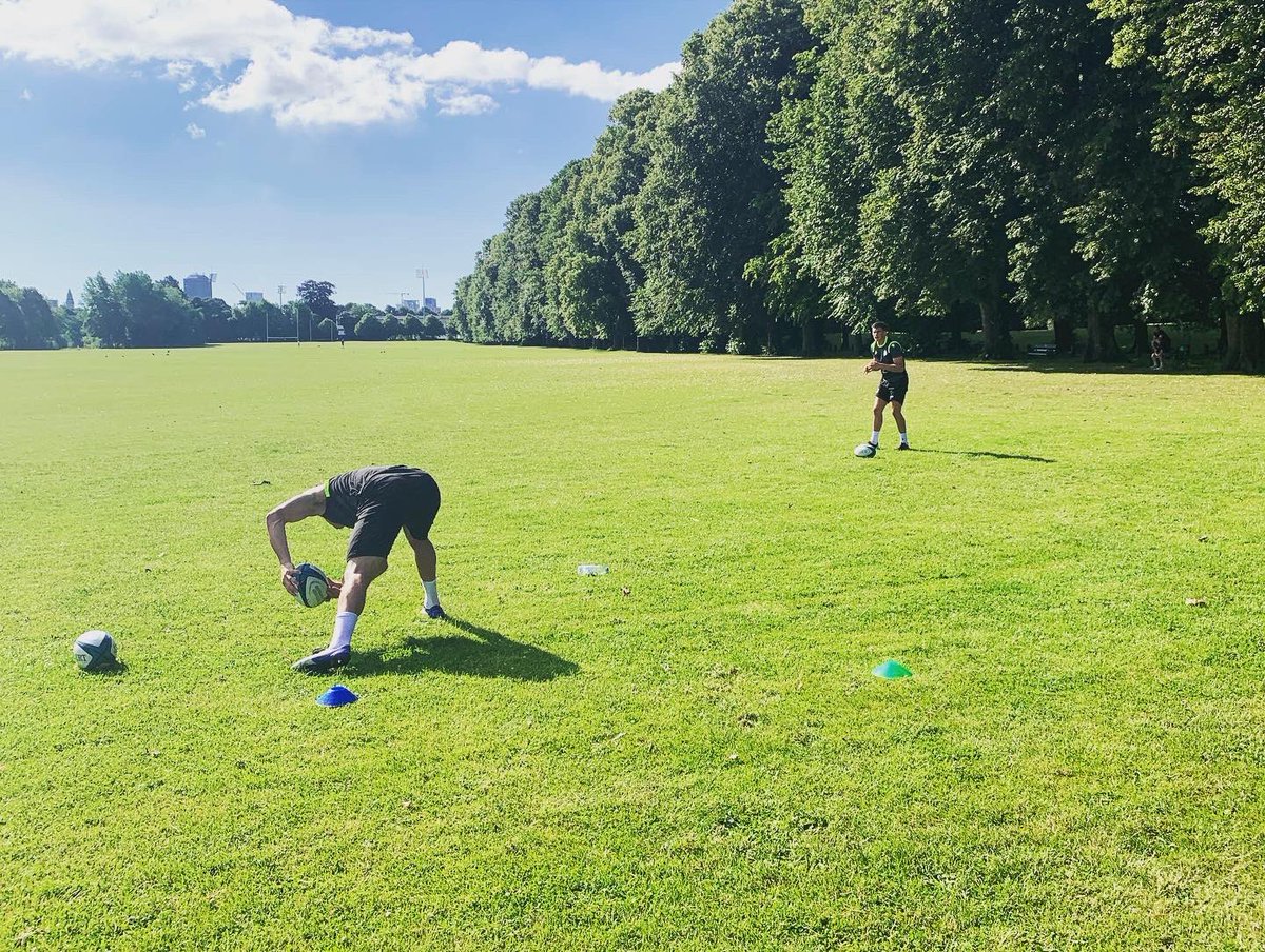 Hello Sunshine ☀️👌

Recovery session on a glorious Sat morning at Pontcanna Fields to round off another tough week of pre-season sweat! Great to see supporters stopping to watch 🙌

😍 Caeau Pontcanna yn gefndir perffaith i gynnal sesiwn adfer i gloi ail wythnos caled o ymarfer.