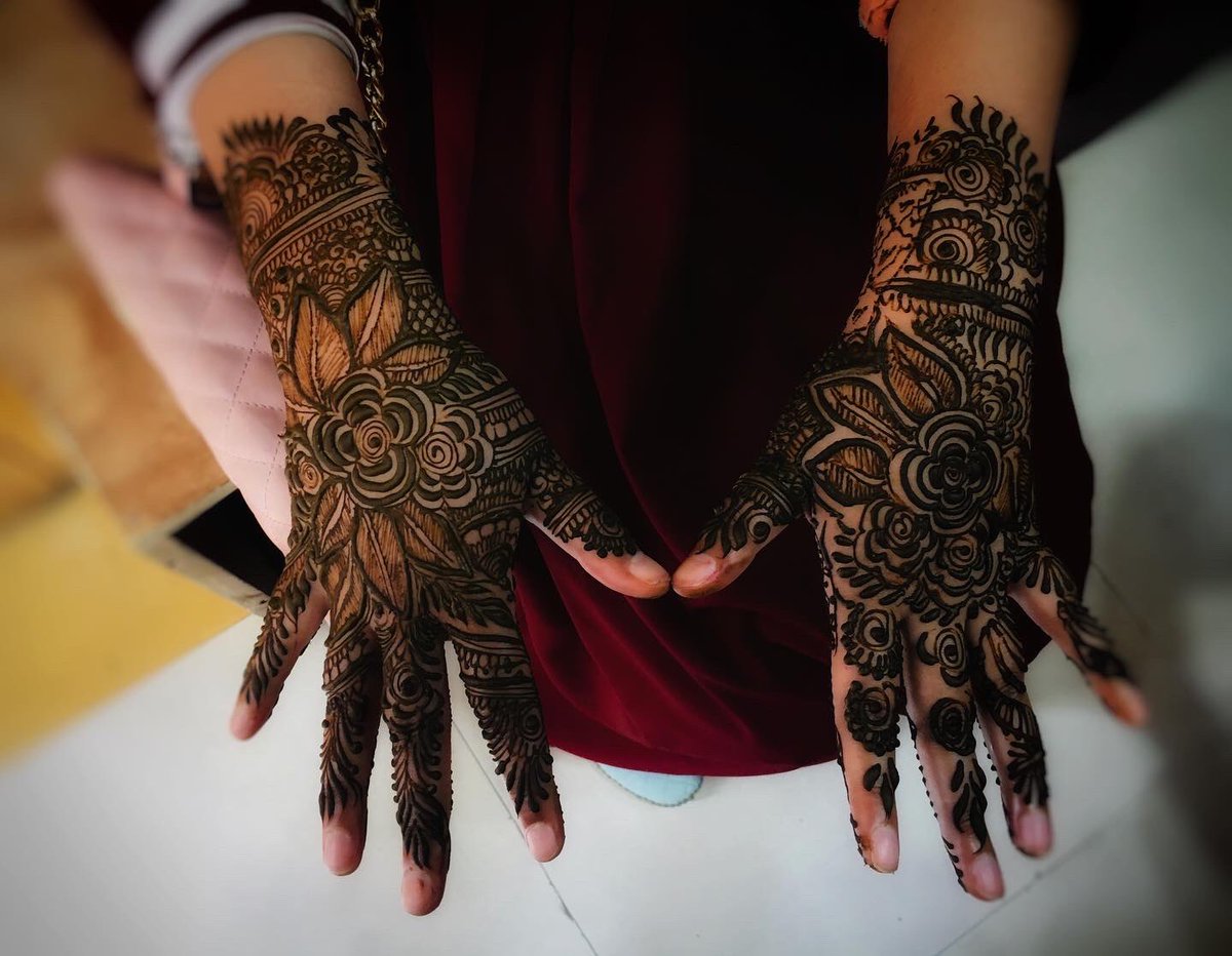 _Shamas_'s tweet photo. “In henna, I dyed my hands,
When will he come?
It’s love should come to me,bedecked.                                Come still my craving,
I’m dying for thee.                          Without thee how shall I fill my days? I can’t endure separation from thee.” ~Habba Khatoon https://t.co/TQmKHVdQTb