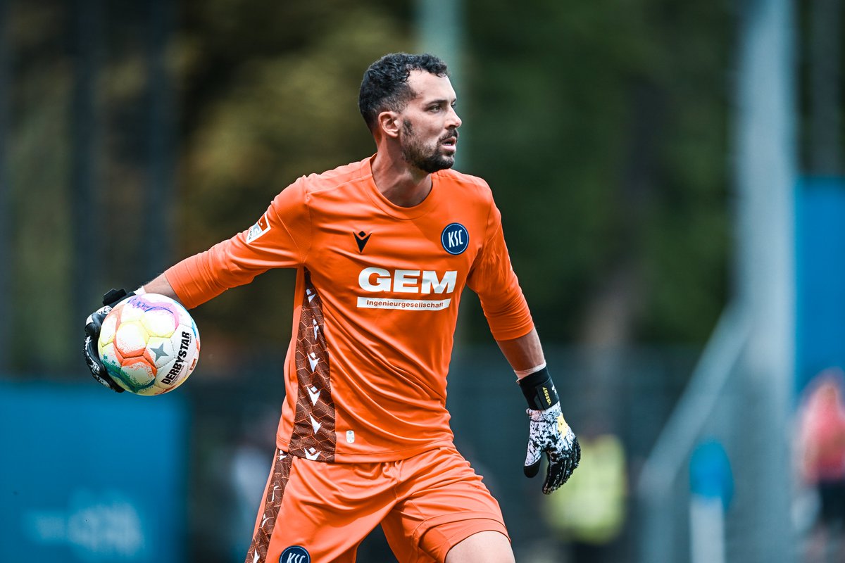 KarlsruherSC's tweet photo. 65.|2:2| Ein neues Torwarttrikot haben wir übrigens auch!
Livestream unter ➡️ https://t.co/wLMhKx7RPH
#KSCmeineHeimat #KSCFCS https://t.co/cV1HOSAL2v