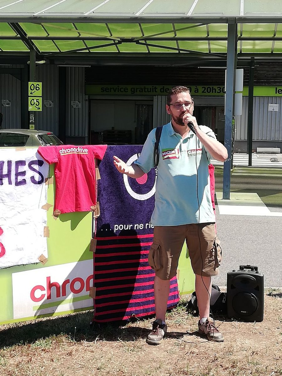 Kevin_Kijko's tweet photo. [Tread] Ce matin pour leur 2ème jour de #grève, nous étions au soutien des salariés de #Chronodrive en lutte! J’ai eu l’occasion de renouveler le soutien plein et entier de l’@EspaceDesLuttes aux côtés de nous députés @HadrienClouet et @ChristopheBex! 1/4 https://t.co/lben961mXb