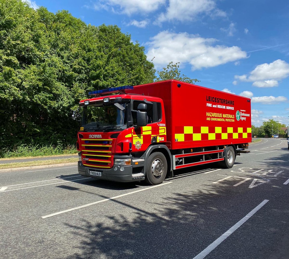 frl_photos's tweet photo. Hazardous Materials and Environmental Protection Unit from Coalville, S25H1 #Leicester #fire #HAZMAT #Rescue https://t.co/s9Hj6vPKi8
