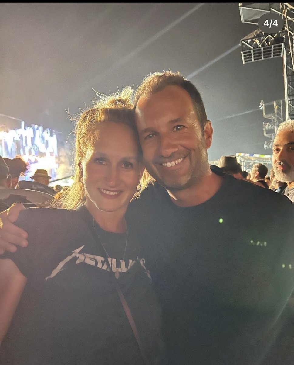 SamFonsecaa's tweet photo. Varandas at the NOS festival yesterday. Apparently he bought 50% of ticket, with the other 50% being purchased if he liked 15 songs. https://t.co/rNXEiCXOYk