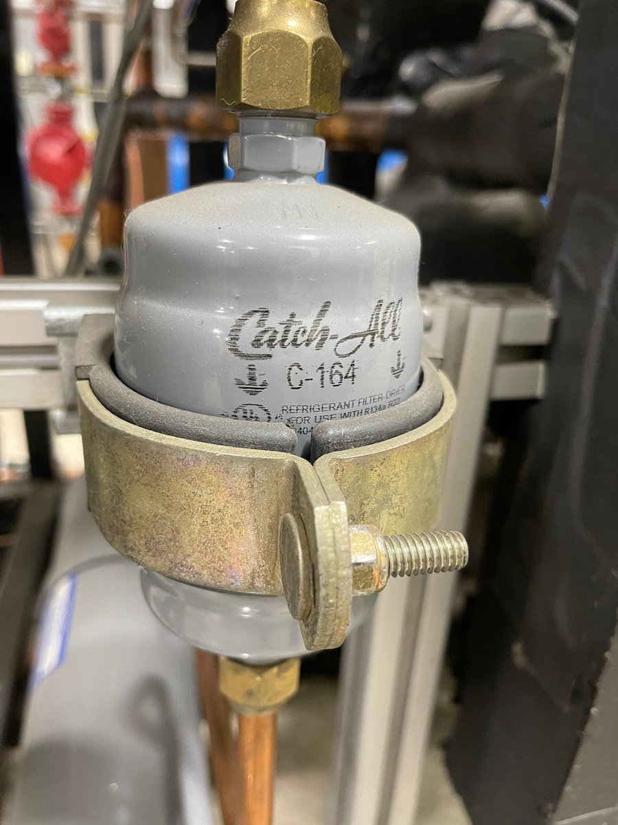 Sporlan's tweet photo. Made in the USA, Parker Sporlan Catch-All filter-driers provide unparalleled control of harmful contaminants in #HVACR systems. Ensure the long life &amp; efficiency of your #airconditioning &amp; #refrigeration systems. Configure yours: https://t.co/Ad0bMU6rF2 #CatchAll #filterdrier https://t.co/LC7hEbygfH