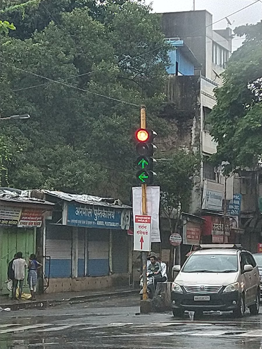 hpatilpune's tweet photo. @PMCPune अप्पा बळवंत चौक येथील सिग्नल बिघडला आहे. ह्यामुळे अपघात हुण्याची शक्यता आहे. कृपया दुरुस्त करावा. https://t.co/g5GwkvUDMb