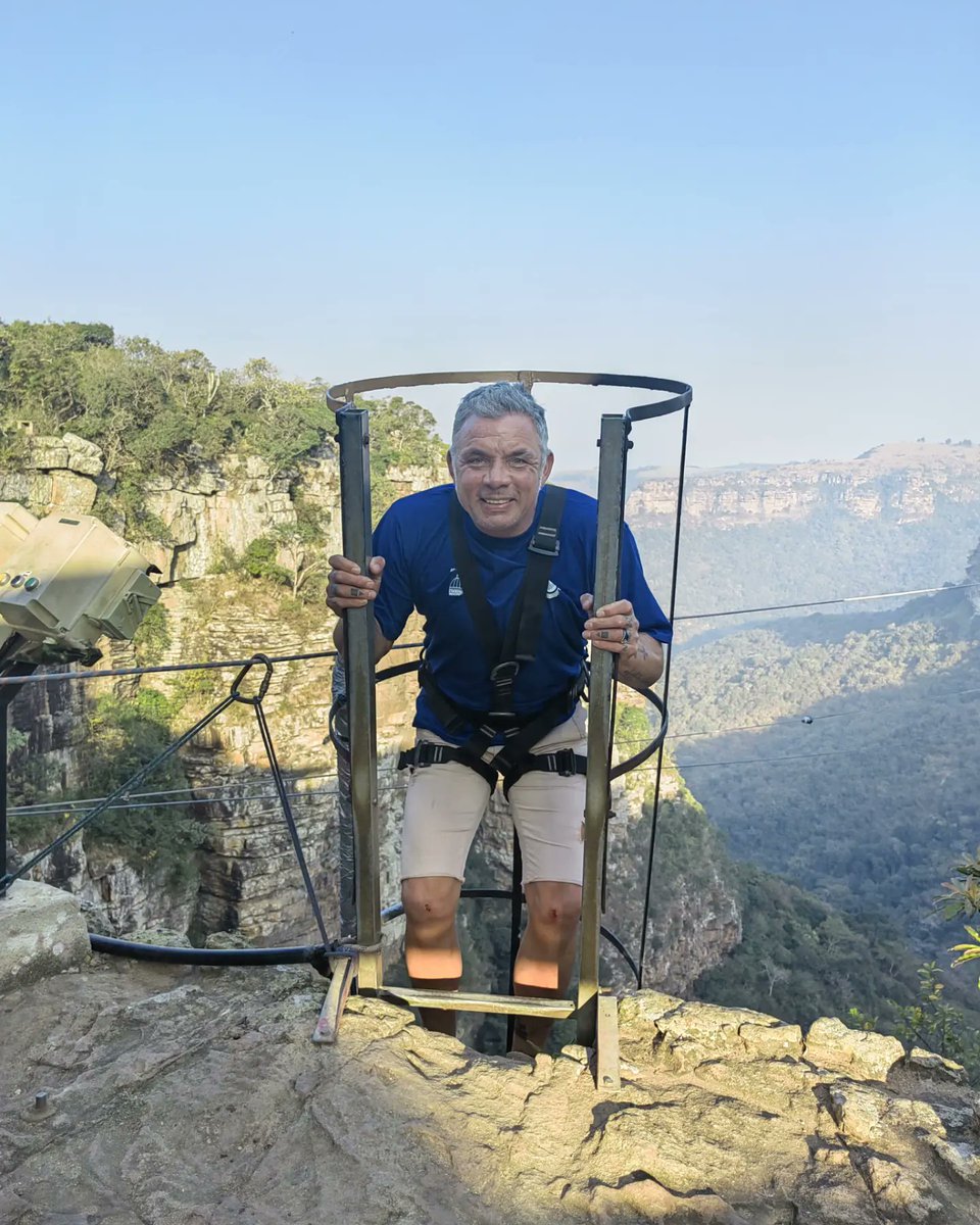VisitKZN's tweet photo. Braving the Oribi Gorge Wild Swing is none other than one of the best football defenders of all time, Mark Fish β½ππ₯ποΈ
#MarkFish #oribigorge #Zwakala #KZNHasItAll #unforgettablekzn #UnforgettableHappensHere https://t.co/kXOHeLJ0EZ