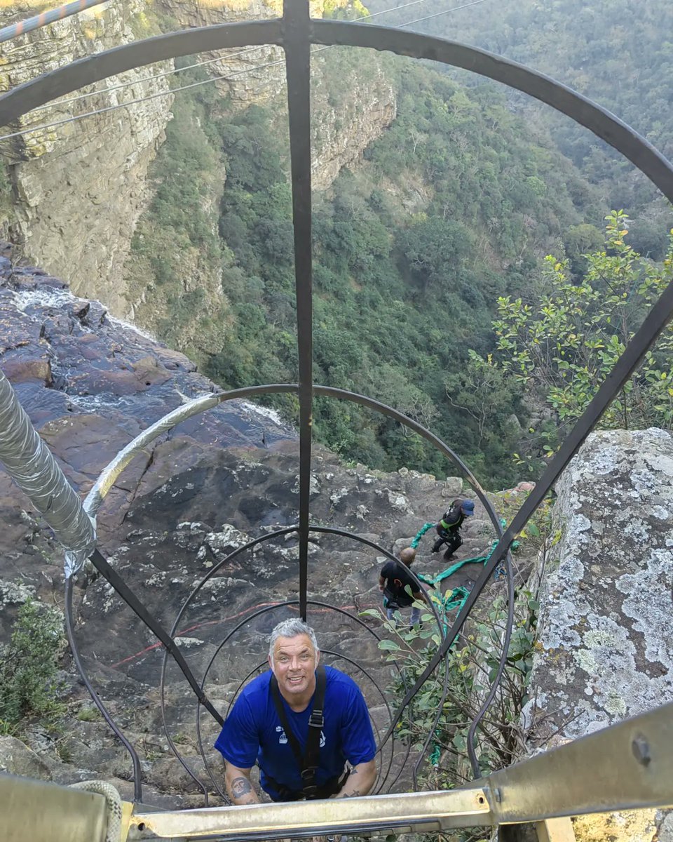 VisitKZN's tweet photo. Braving the Oribi Gorge Wild Swing is none other than one of the best football defenders of all time, Mark Fish β½ππ₯ποΈ
#MarkFish #oribigorge #Zwakala #KZNHasItAll #unforgettablekzn #UnforgettableHappensHere https://t.co/kXOHeLJ0EZ