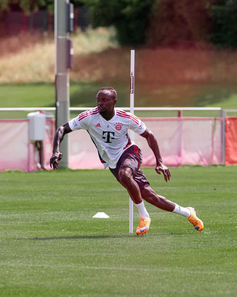 FCBayernEN's tweet photo. 🌪️ Sadio 🌪️ https://t.co/xHxE27DzNh