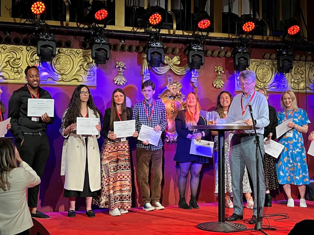 Eleonor0407's tweet photo. Finally my first in-person #vascularbiology meeting! I was happy to present my work in @caporalilab regarding autophagy in endothelial dysfunction and blood-brain barrier integrity and to receive a travel award by the @BMVBSoc at the joint #BMVB and #GfMVB meeting 2022 in Berlin! https://t.co/W3f4N1j5JG