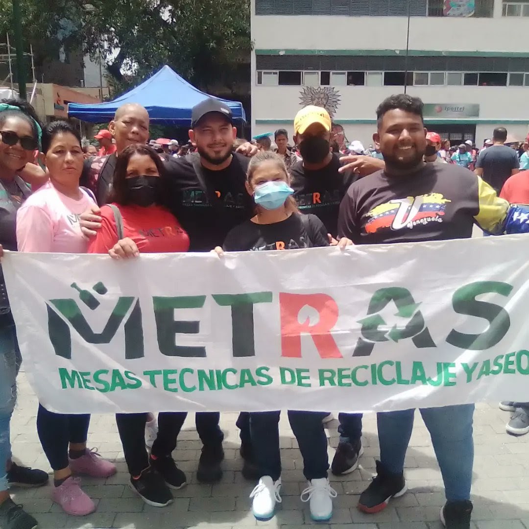 jDaniel_FS's tweet photo. Este gran equipo no descansa hasta alcanzar el objetivo, una #VenezuelaEcológica. Gran trabajo el que realiza  @MochileroEco, #Metras y @Joselopezpsuv trabajando en conjunto. 
#BricomilesSalud #9Julio https://t.co/kbp3GDFvlw