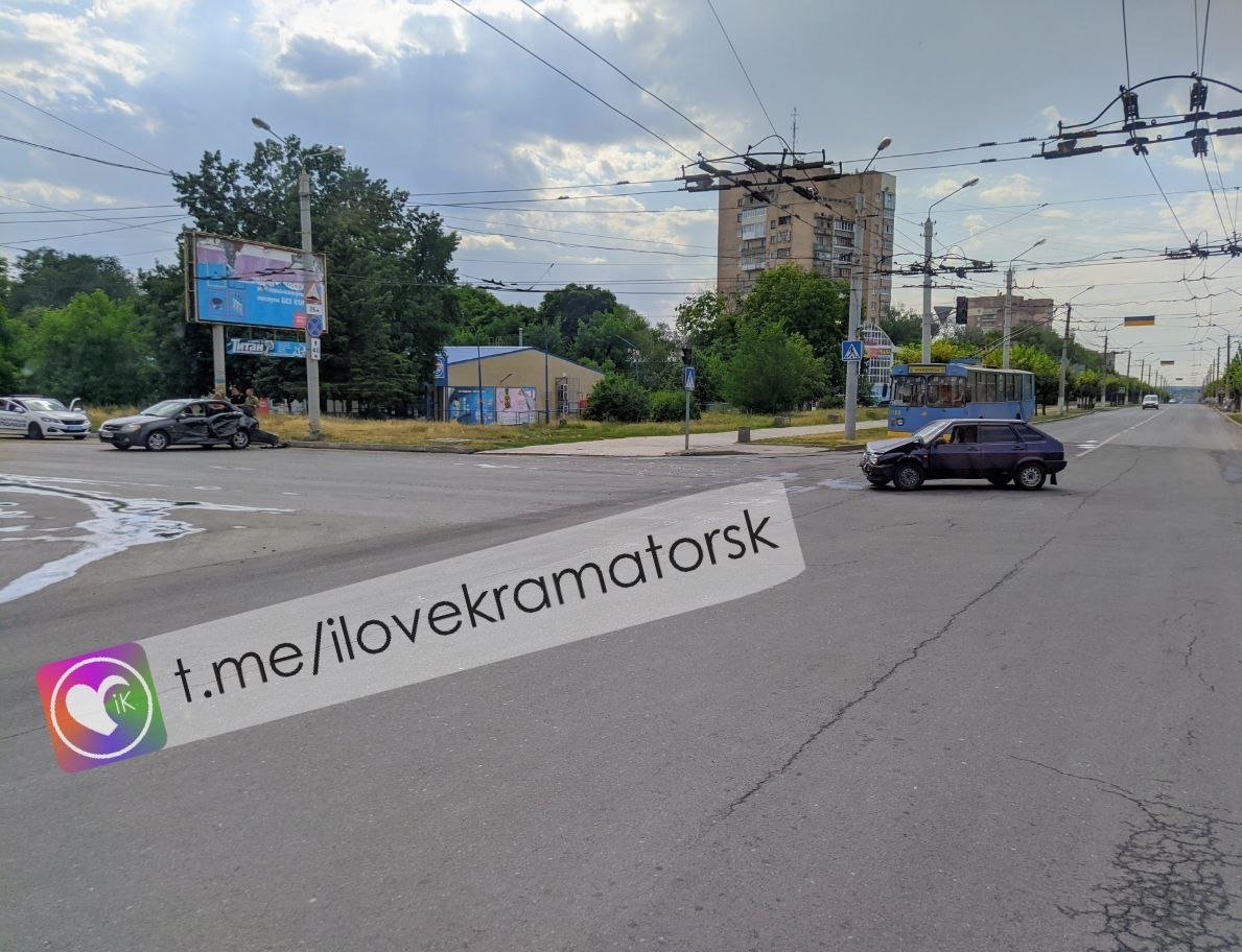 Очередное ДТП на Юбилейной / Парковой 

Смотреть видео t.me/ilovekramators…
