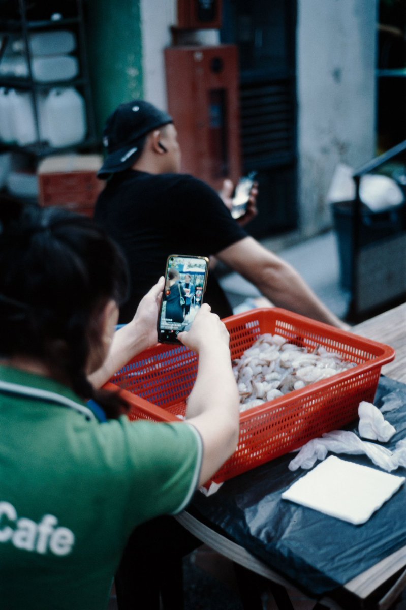 jamesmallard747's tweet photo. Looking at phones #streetphotography #filmphotography #kodak #nikonf100 https://t.co/1UEGh1bCww