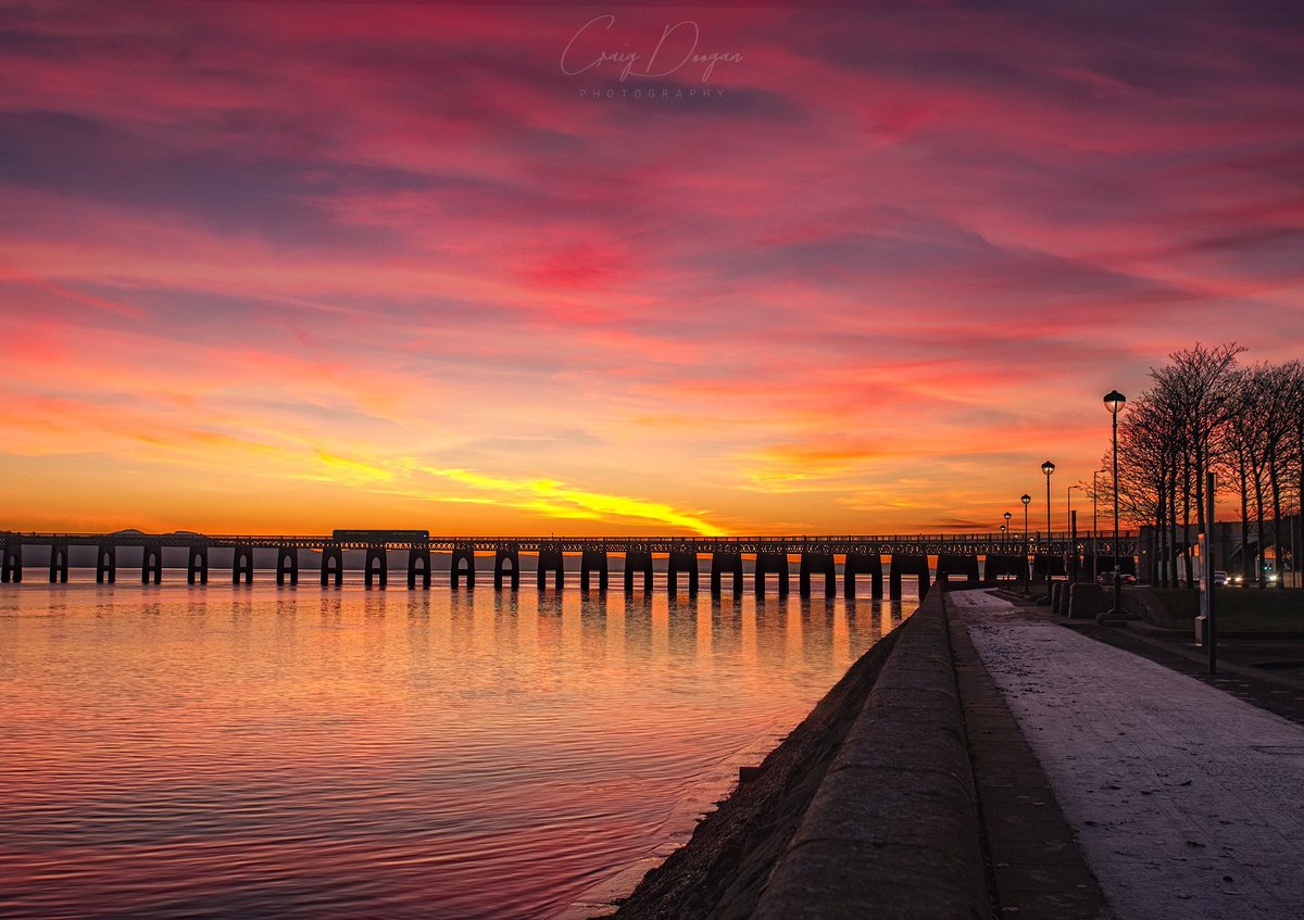 🌊🫶 Riverside has got to be one of my favourite places in Dundee. It's just so beautiful, walking past the Tay Bridge & watching the sunsets just make it so stunning! Love this photo from Craig Doogan! 📍Riverside 📸 funkmasterdoogan via IG (instagram.com/funkmasterdoog…)