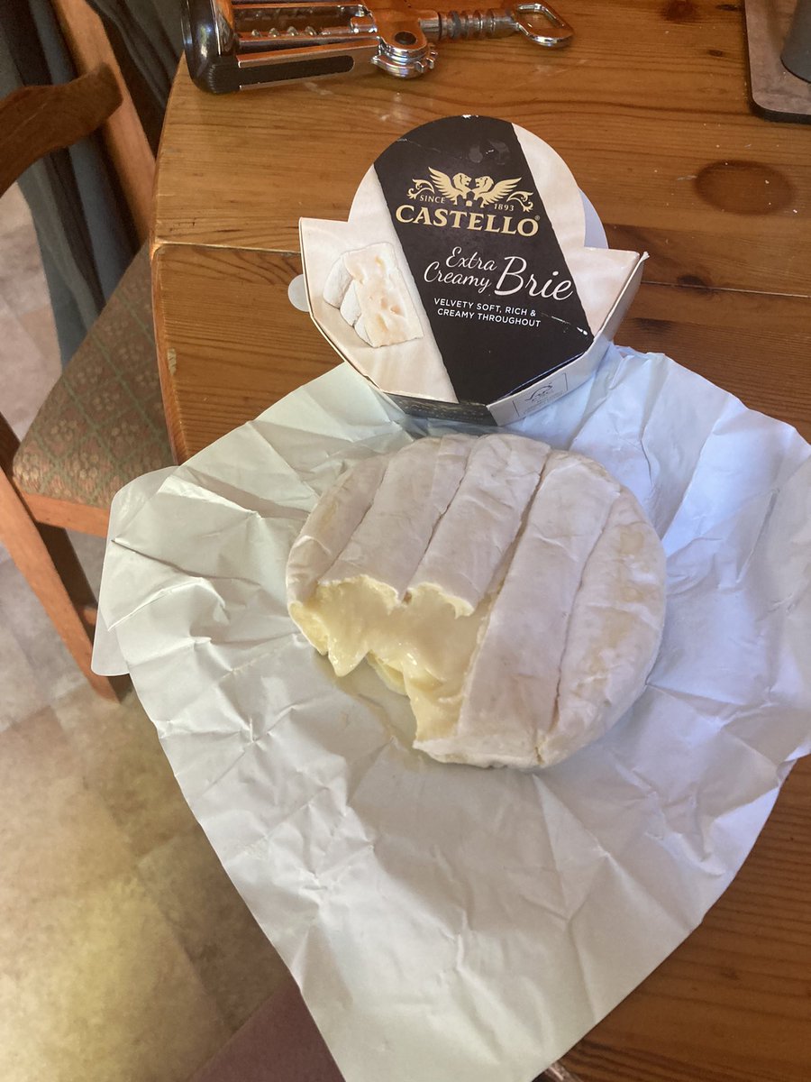 Paul ( white tick ) tweet media