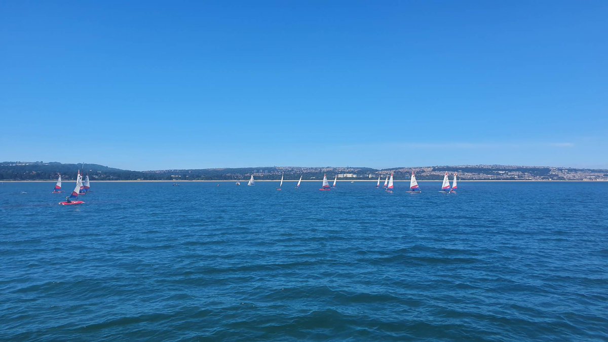 You don't get closer to the line than that. That's race 5, the last one of the day off. A very well behaved fleet today!
