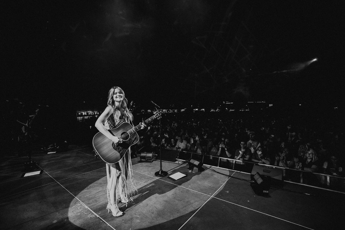 MarenMorris's tweet photo. 🌙BOSTON, MA🌙 

Sold out and loudest one yet. https://t.co/E7bqa1arJk