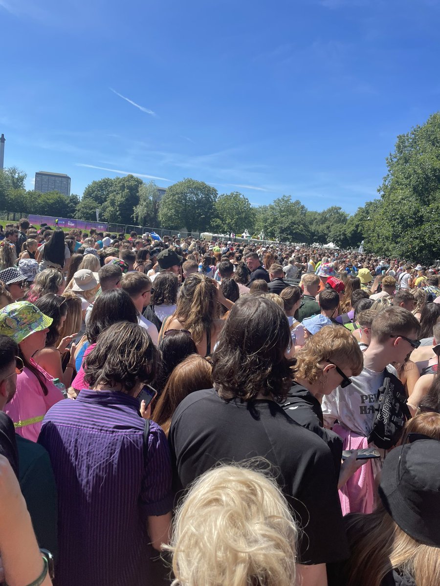 @craigcmackay <a href="/TRNSMTfest/">TRNSMT Festival</a> Unbelievable mate! What a fucking joke! I only wanted to see my favourite peroxide blond <a href="/example/">example</a> - gutted.