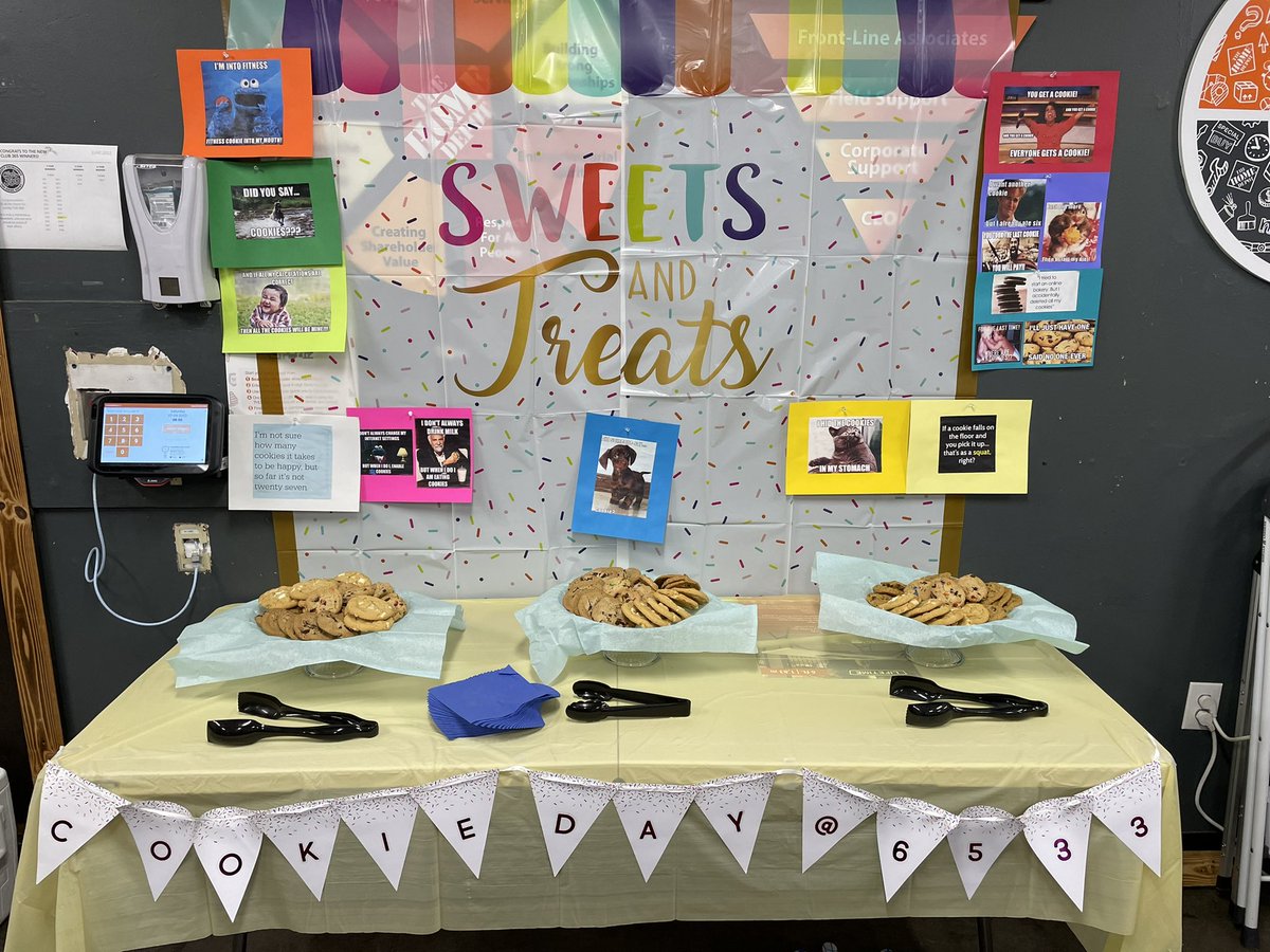 Sweet Treats @6533 for #NationalSugarCookieDay! #OrangeLifeistheBestLife! #6533 #VOA 😁🍪🧡