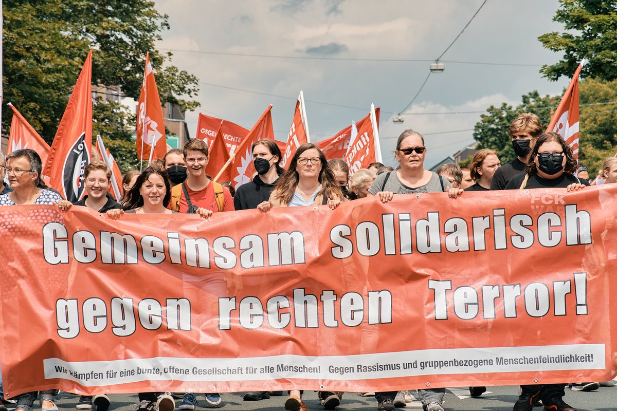 #ob0907 Demo in #Oberhausen gegen den rechten Terror.
<a href="/DieLinkeNRW/">DIE LINKE. NRW</a> 
<a href="/LinksjugendOB/">Linksjugend Oberhausen</a> 
<a href="/dielinke_marl/">DIE LINKE. in Marl</a> 
<a href="/vvn_bda/">Vereinigung der Verfolgten des Naziregimes-BdA eV</a> 
<a href="/OMASGEGENRECHTS/">OMAS GEGEN RECHTS</a>