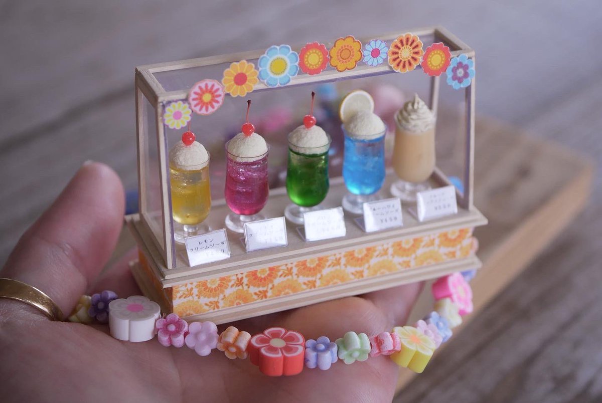 noecoro219's tweet photo. 【noecoro's】昭和レトロポップクリームソーダショーケース【miniature】【dollhouse】 https://t.co/B3BZ4dQKmc

ヤフオク出品中だわよ。
よろしくお願いいたします。

#ミニチュア　#ドールハウス https://t.co/dnkUOXCsP9