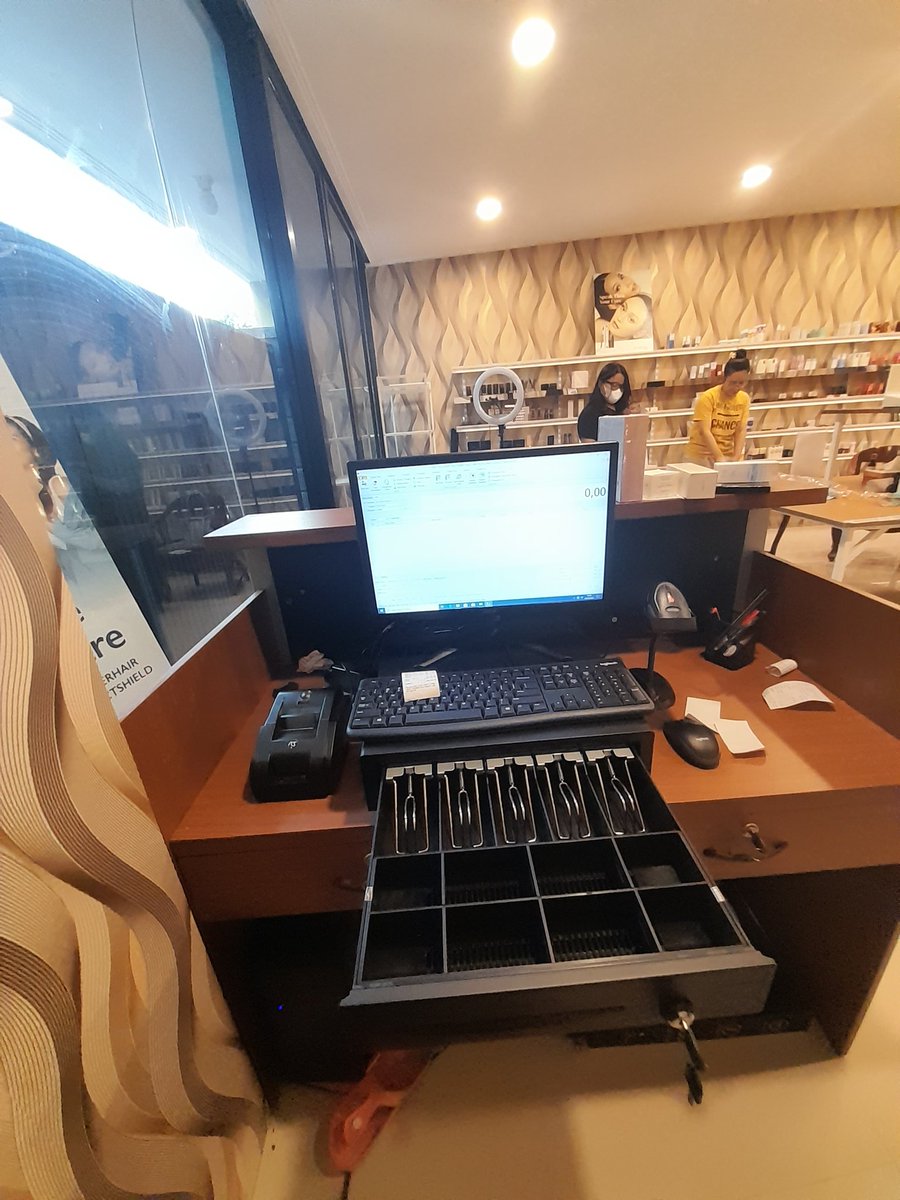 MadFlowz's tweet photo. Finished!!! Idealistina shop skincare. Yang mau tanya tanya mesin kasir nya monggo. Untuk pc,android kasir monggo yang mau tanya tanya ☕️ https://t.co/gkO9dvZC3s