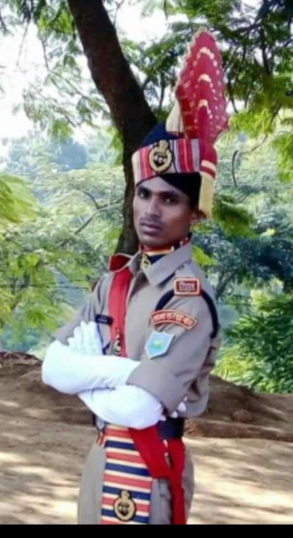 knsoffice's tweet photo. Today is the death Anniversary of great son of Karwar , The one who martyred his life for our country Vijayanand Naik.

The real Hero from Karwar.

ಇಂದು ದೇಶಕ್ಕಾಗಿ ಪ್ರಾಣತ್ಯಾಗ ಮಾಡಿದ ಕಾರವಾರದ ಮಹಾನ್ ಪುತ್ರ ವಿಜಯಾನಂದ ನಾಯ್ಕ ಅವರ ಪುಣ್ಯತಿಥಿ.

 ಕಾರವಾರದ ನಿಜವಾದ ಹೀರೋ. https://t.co/MJC0fuoRB3