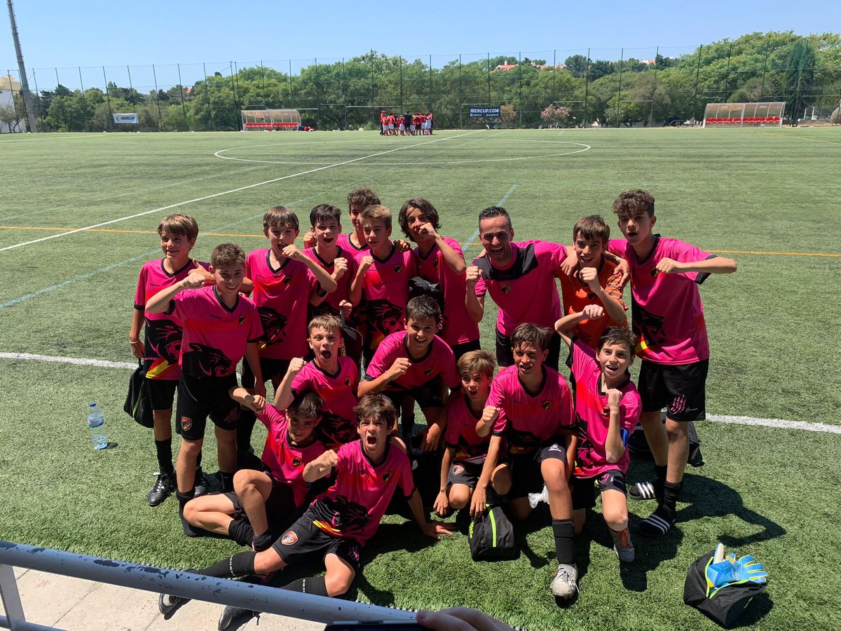 madridpanthers's tweet photo. A LA FINAL!!!!!💪🏼💪🏼🏆🏆🏆

Enormes nuestro Infantil Masculino que ganando 2-0 al @SLBenfica se meten en la final que se jugará mañana.❤️‍🔥

⚽️ Velez
⚽️ Roque

¡ENHORABUENA!👏🏻

#ElEsfuerzoConduceAlExito https://t.co/slqVVFyZVa