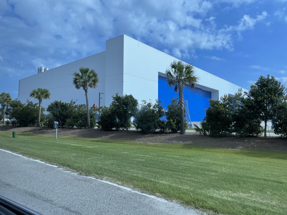 nivedita_bhasin's tweet photo. Yessss, this was certainly one of the highlights of my visit to #Charleston
Feeling nostalgic at the @weareboeingsc @Boeing #BoeingFactory
Here was where I flew @airindiain second #Dreamliner #B787 #DeliveryFlight VT-AND on 18 September 2012
thank you!! https://t.co/G2Vi4YeT22