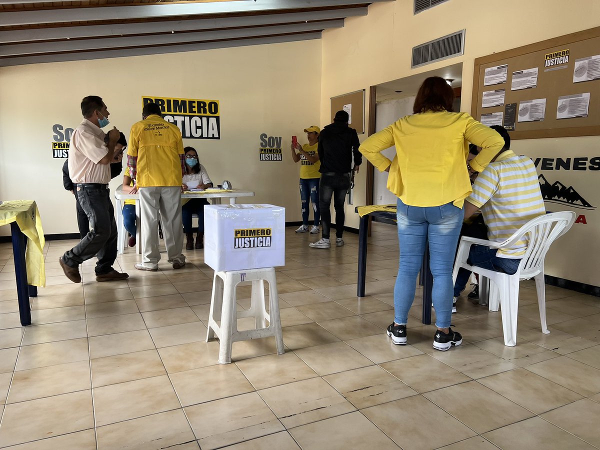 Pr1meroJMerida's tweet photo. Así inicia el proceso en el Centro de votación del Municipio Libertador, Mérida.
@pr1merojusticia
#EleccionesPjMerida
#PjMerida @Pr1meroJusticia @ActivismoPJ https://t.co/A9TeAzBAOB