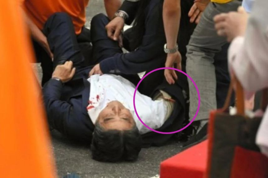 AnonSamurai00's tweet photo. Videos of the shooting of former Prime Minister Shinzo Abe have been deleted one after another.
Where is the truth?
Is there democracy in Japan?
#ShinzoAbe
#Shinzoabevideo
#Censorship
#Censored
#Japan
#JapanIsAFascistState
#FreePress
#Shinzo_Abe
#ShinzoAbeShot https://t.co/fgaOCtLmeM