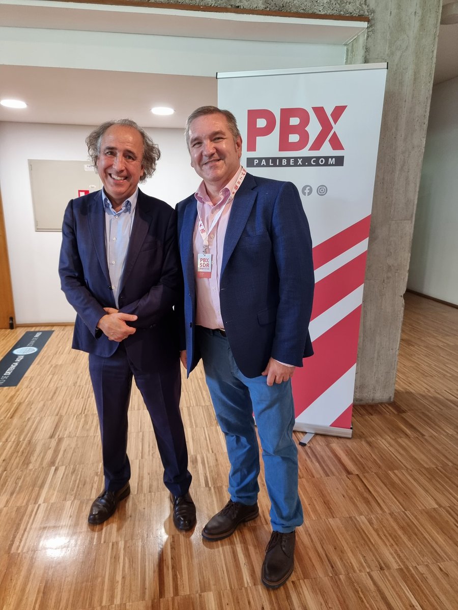 Que placer es siempre escuchar las charlas de <a href="/emilioduropamie/">Emilio Duró Pamies</a> , para muchos de los asistentes hoy a la X convención de @palibex ha sido un gran descubrimiento y una buena dosis de serotonina!