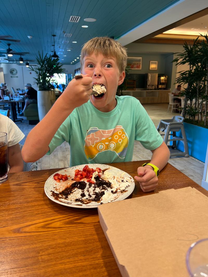 trippy23's tweet photo. My friend, Heather, is a finalist in Camp Margaritaville Pigeon Forge’s Story Contest. Help me rally votes: https://t.co/gYlO1BZjBu https://t.co/jDGOIasy7I