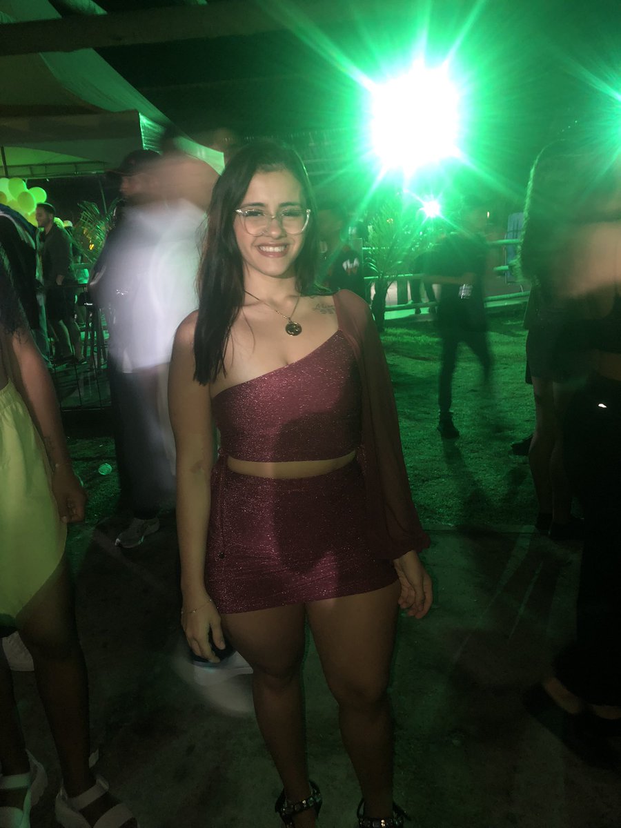 não tem nenhuma foto descente então vai essa msm kkkk 🫶🏼✨❤️