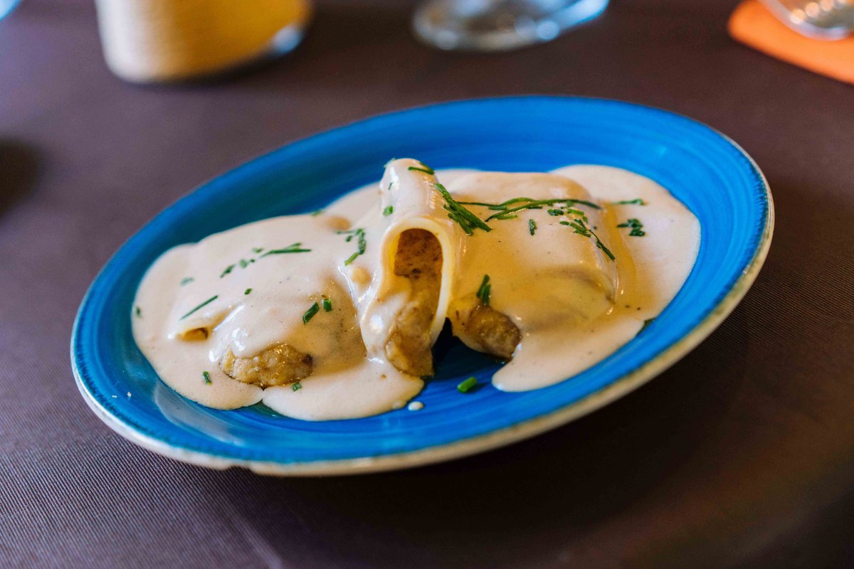 estestucapricho's tweet photo. // Con relleno de pringá y salsa de foie //
👉 We love canelones 🍴 👈
📍 Restaurante Capricho. c/ Demófilo. Reservas vía redes y teléfono. ☎️📲
#gastronomía #comersevilla #restaurante #Sevilla #sevillaeste https://t.co/tjrT2umTMk