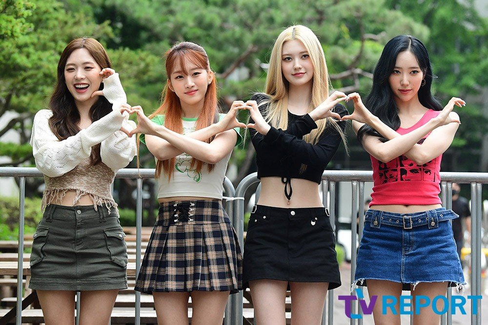 IRRISBR's tweet photo. [📸] IRRIS ontem à caminho do Music Bank! 😍

#IRRIS #아이리스 #WANNAKNOW @irris_official https://t.co/XLBAyXszwY