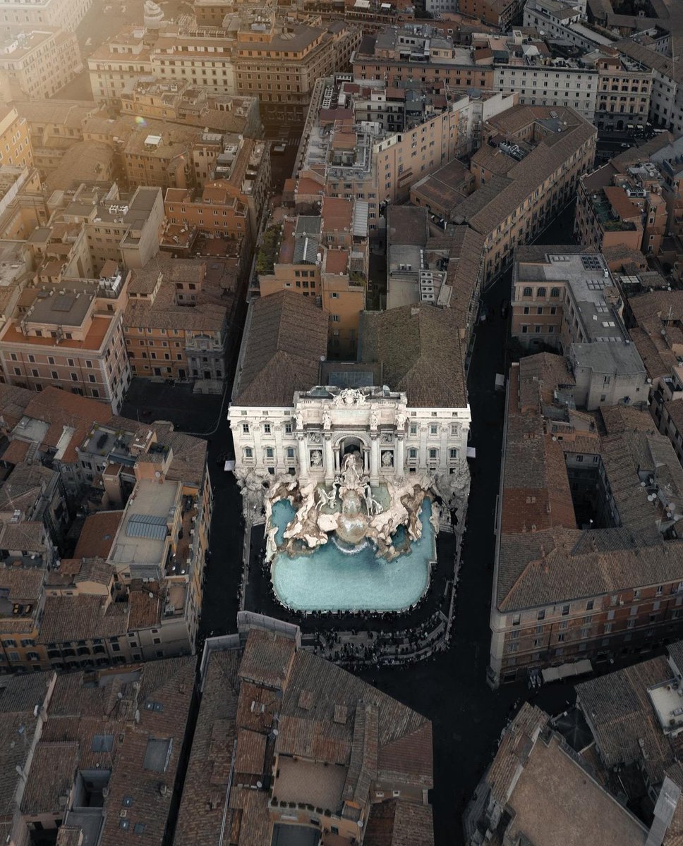 la fontana di trevi vista dall’alto