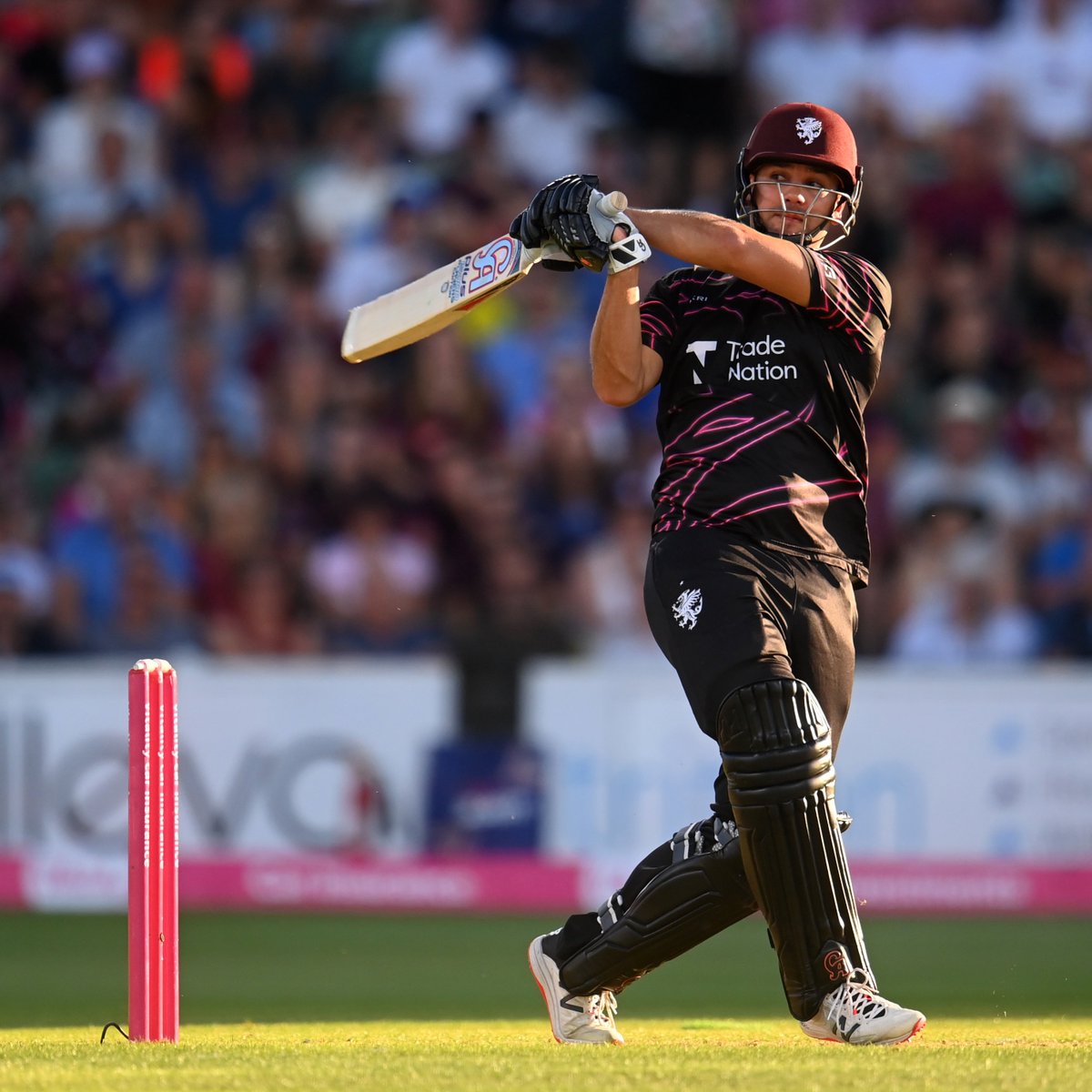 SomersetCCC's tweet photo. This is just sensational from the bat of Rilee Rossouw. THIRTY SIX OFF THE OVER!!!!! 

#WeAreSomerset 
#SOMvDER https://t.co/vtsH6cN8s0