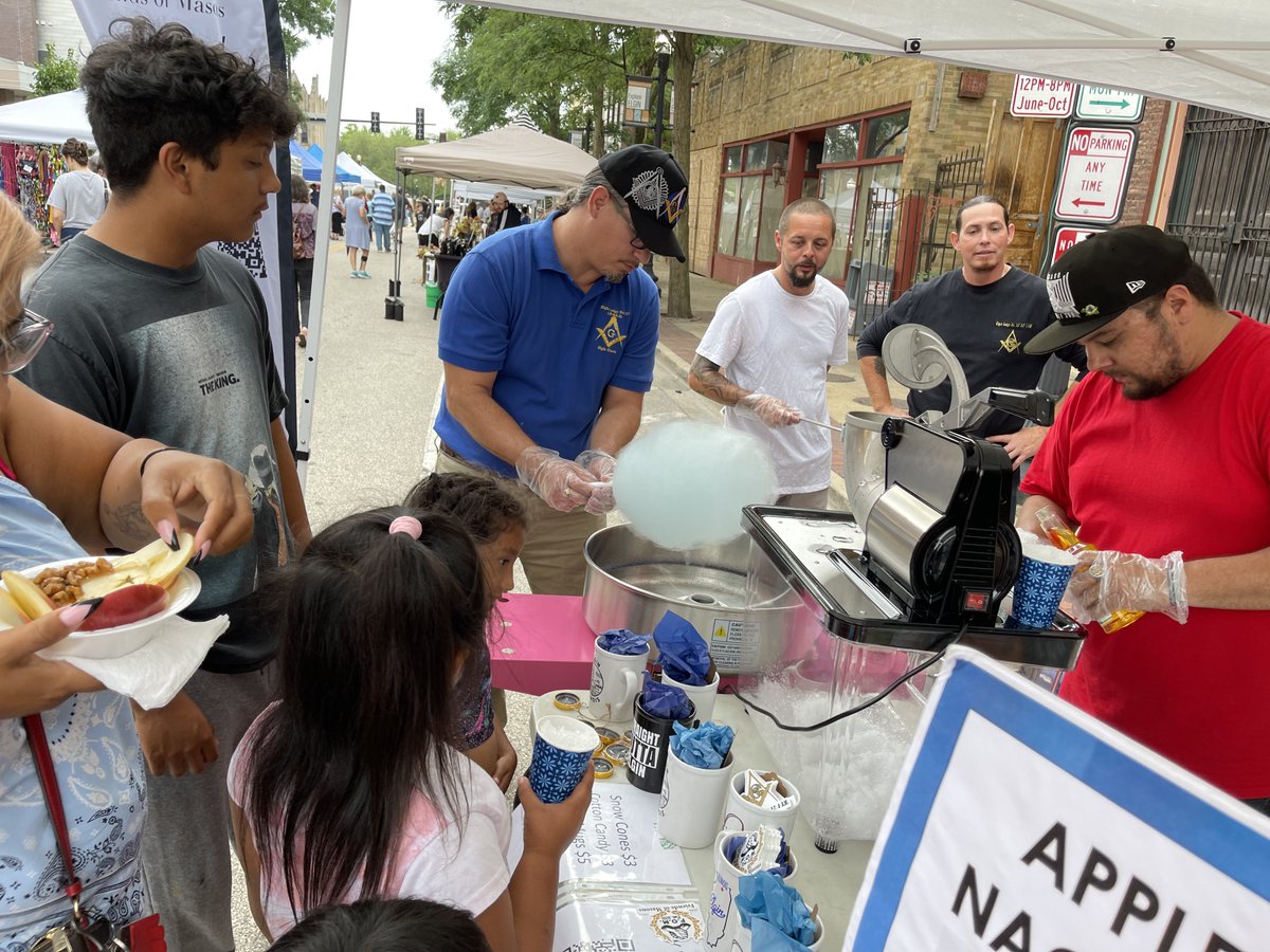 FriendsofMasons's tweet image. FOM partnered with ELGIN LODGE #117 AF &amp;amp; AM to bring Elgin’s fine people some delicious SnoCones and Cotton Candy. Seems like the crowd loved it! We’ll have more events like in the future but with more selections to raise money for charity.
#friendsofmasons #FOM