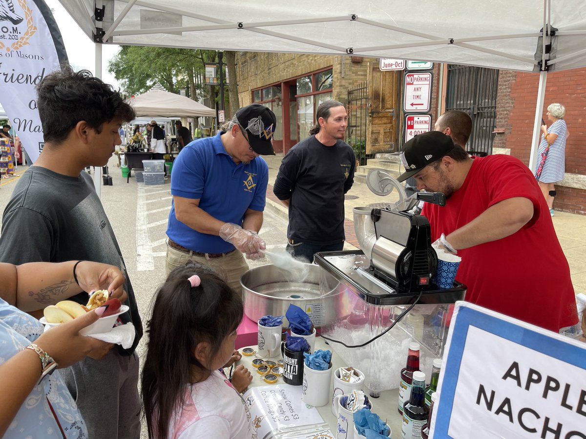 FriendsofMasons's tweet image. FOM partnered with ELGIN LODGE #117 AF &amp;amp; AM to bring Elgin’s fine people some delicious SnoCones and Cotton Candy. Seems like the crowd loved it! We’ll have more events like in the future but with more selections to raise money for charity.
#friendsofmasons #FOM
