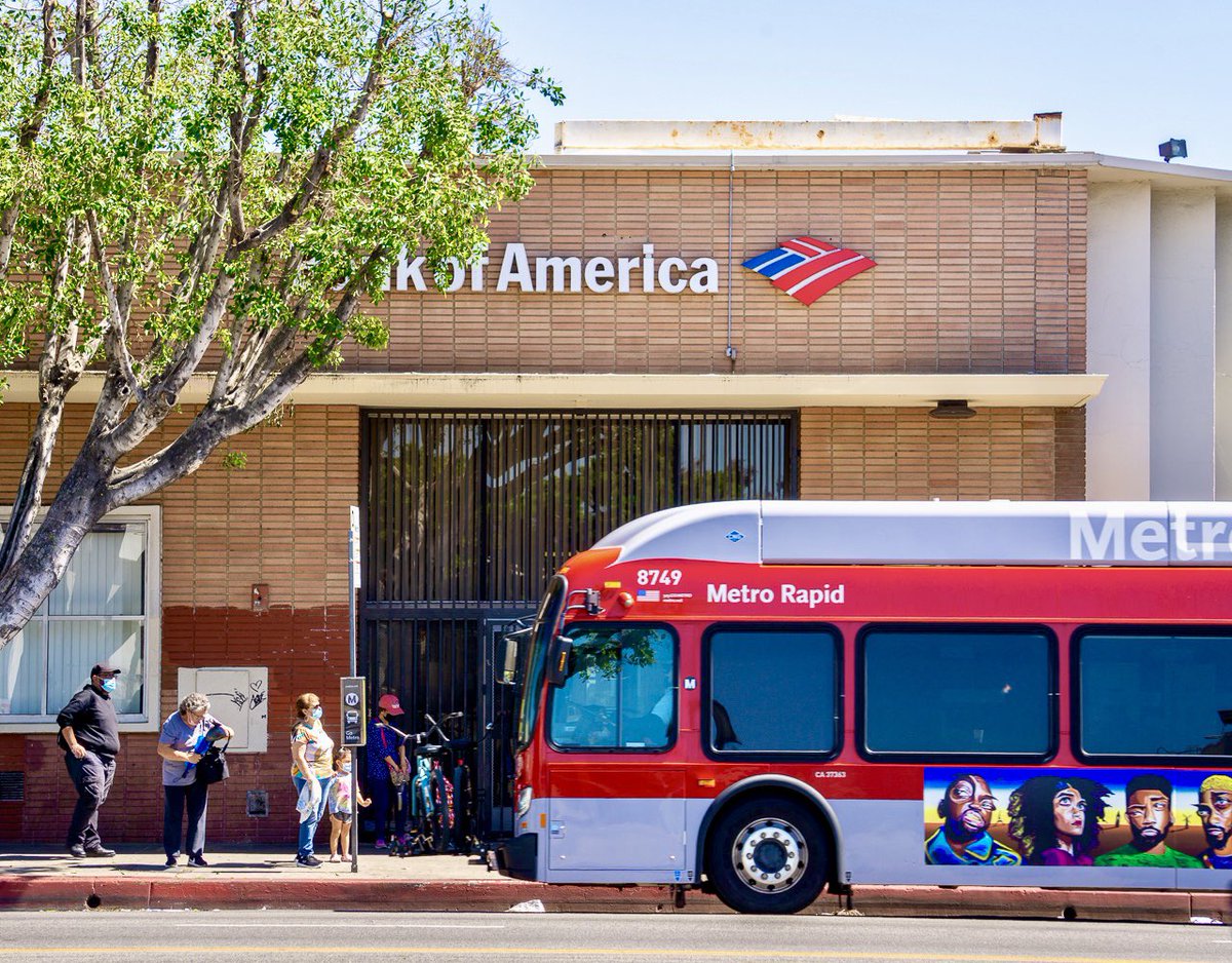 OutfrontDecaux's tweet photo. ALL aboaaaard the weekend bus 🚌 ✨🍃

Happy Saturday LA 😊 

#weekendvibes 
#labusstops 
#CommutersofLA https://t.co/WGnXJjqoOI