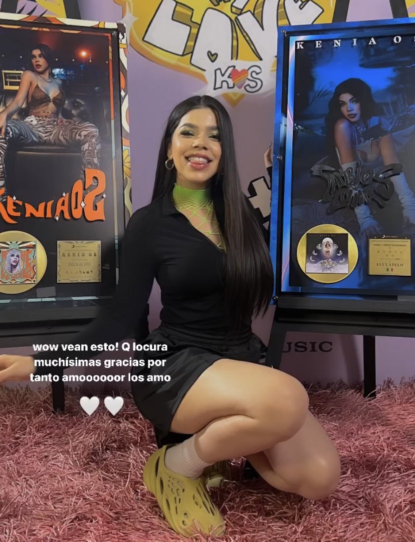 KeninisMx's tweet photo. Kenia Os recibe Disco de Oro para “La Noche” y “Llévatelo”. https://t.co/wmsR0lKTVT
