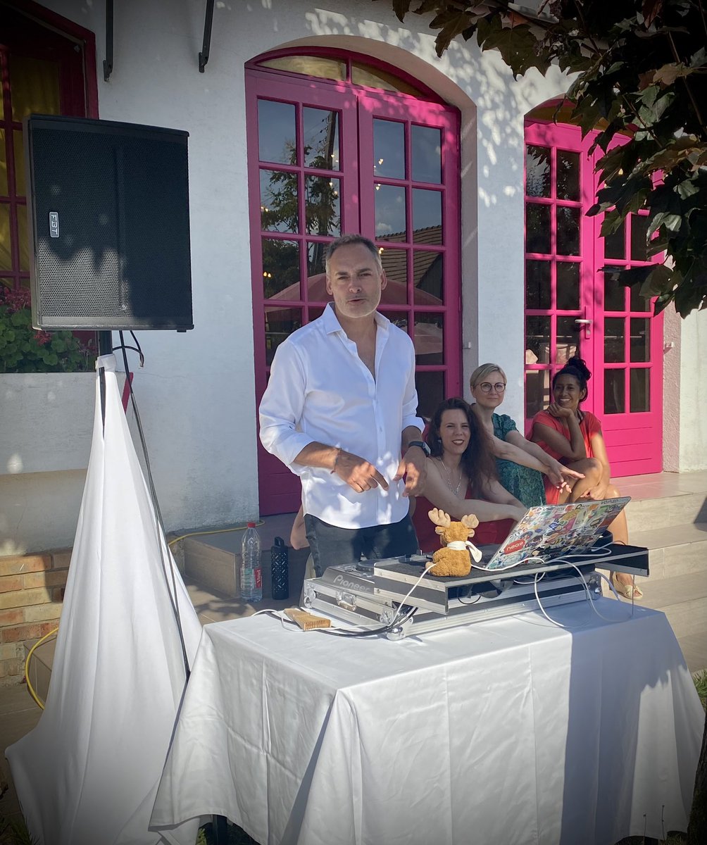 dadoonet's tweet photo. And #elky is just listening to her daddy mixing for a wedding. Was not expected but so great to do this again! https://t.co/vYw2FcmNwd
