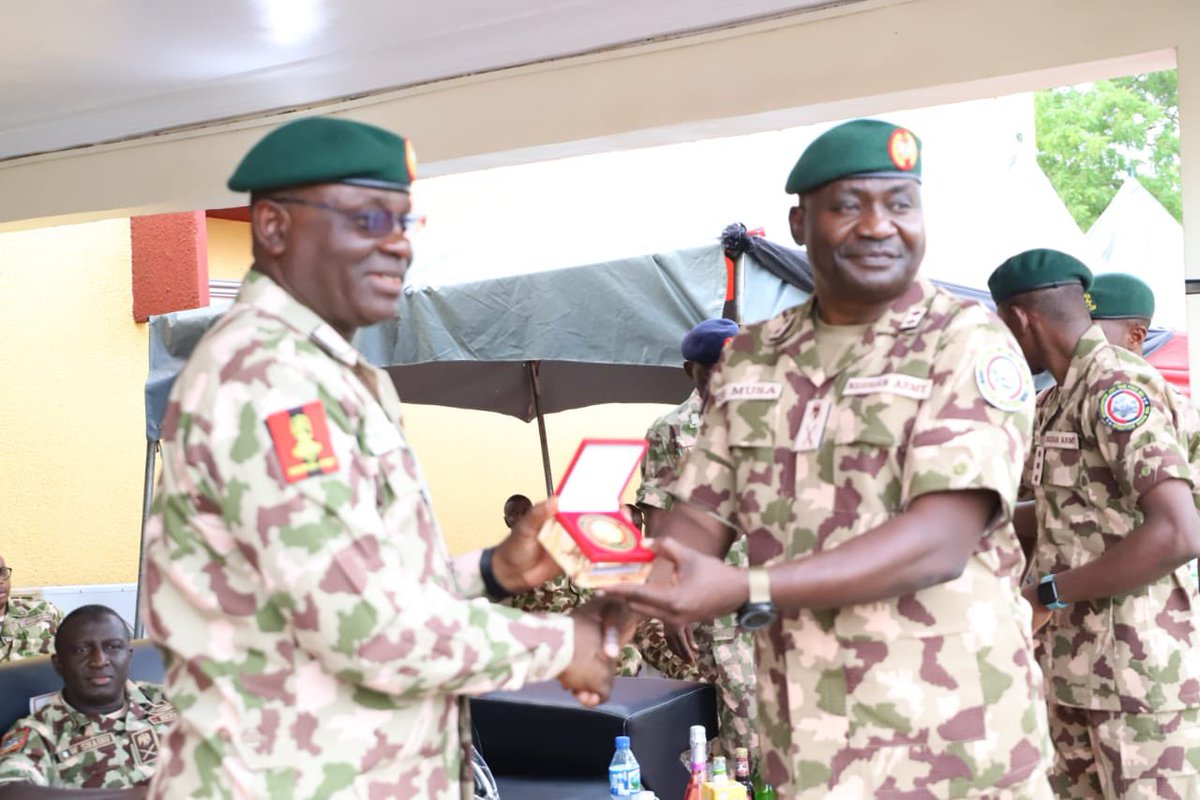 moreinobent's tweet photo. Eid Celebrations with Svc chiefs represented. Troops and especially the wounded in action personnel all wine and dine for Sallah with commanders. To our fallen heroes not here, your labor shall never been in vein. God bless our country, long live the armed forces of Nigeria https://t.co/nngmX6v10B