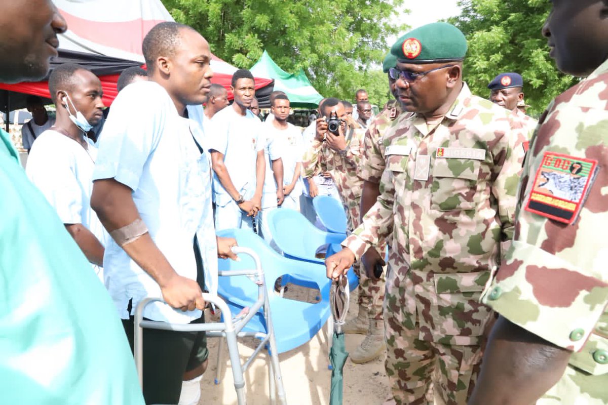 moreinobent's tweet photo. Eid Celebrations with Svc chiefs represented. Troops and especially the wounded in action personnel all wine and dine for Sallah with commanders. To our fallen heroes not here, your labor shall never been in vein. God bless our country, long live the armed forces of Nigeria https://t.co/nngmX6v10B