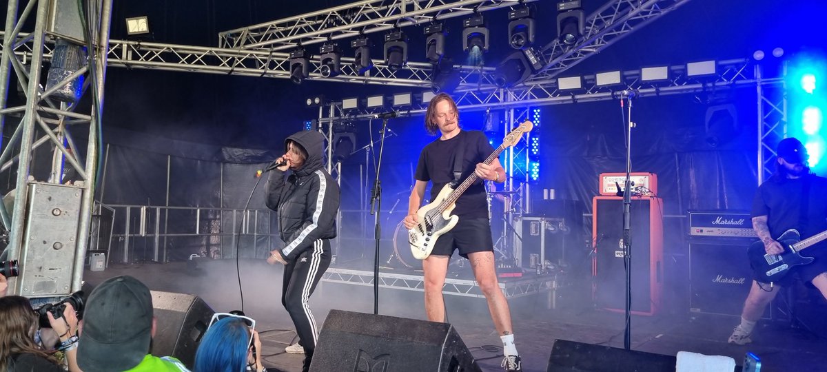 BradStrat's tweet image. Taken me 5 years since first hearing "Cult Drugs" to finally get to see this band. What an amazing time that was 💜 #BloodCommand #2000Trees