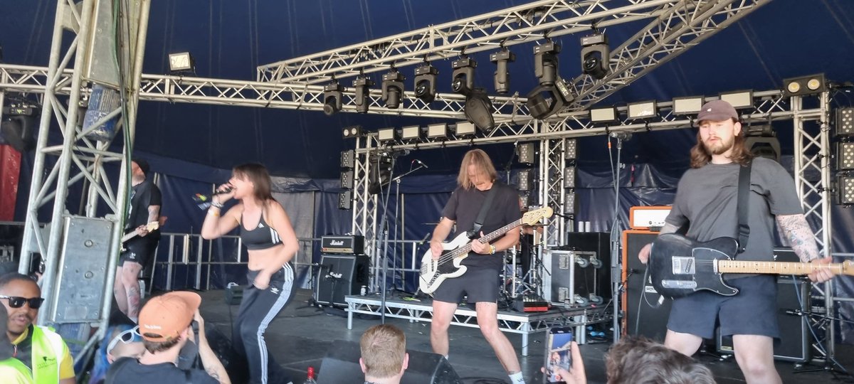 BradStrat's tweet image. Taken me 5 years since first hearing "Cult Drugs" to finally get to see this band. What an amazing time that was 💜 #BloodCommand #2000Trees